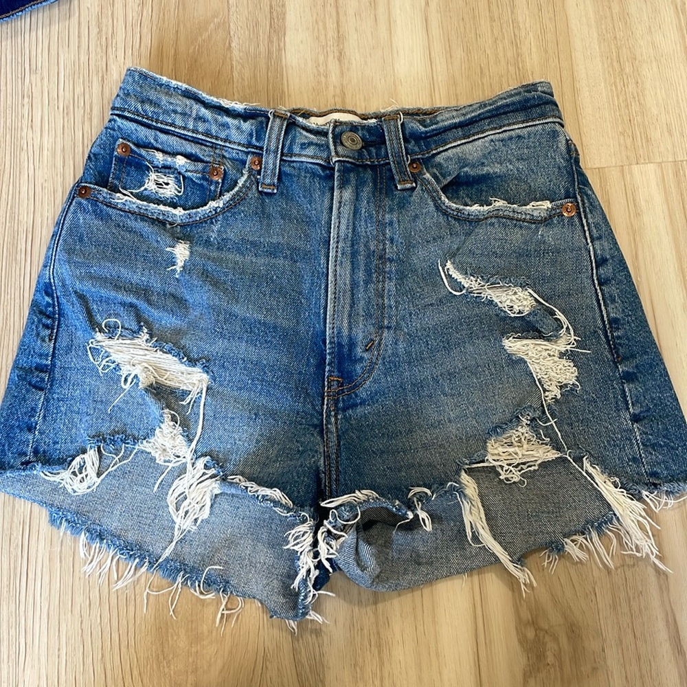 Abercrombie High Rise Curve Love Mom Shoet - Size 0